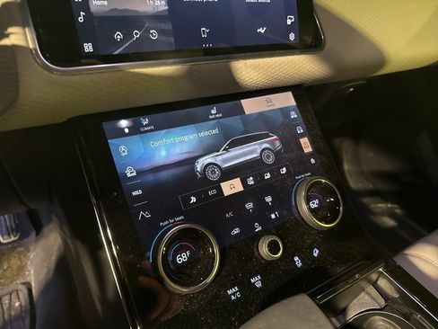 Used 2022 Land Rover Range Rover Velar R-Dynamic S image 11