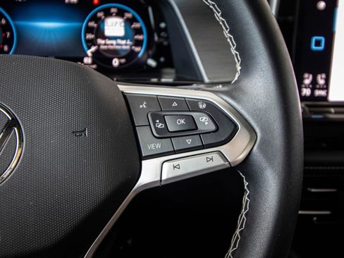 Used 2024 Volkswagen Atlas Cross Sport SE w/ Panoramic Sunroof Package image 37