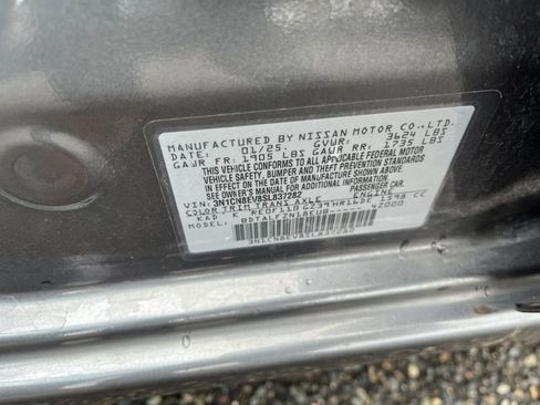 Used 2025 Nissan Versa SV image 9