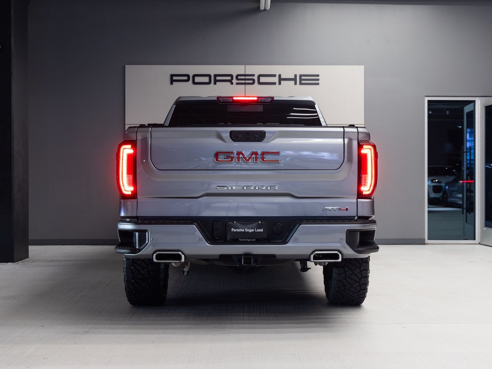 Used 2023 GMC Sierra 1500 AT4 w/ Technology Package AWD/4WD image 6