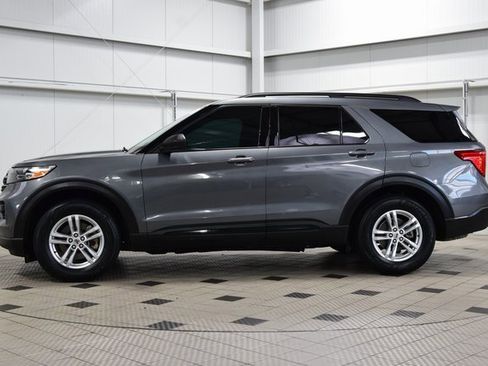 Used 2022 Ford Explorer XLT image 4