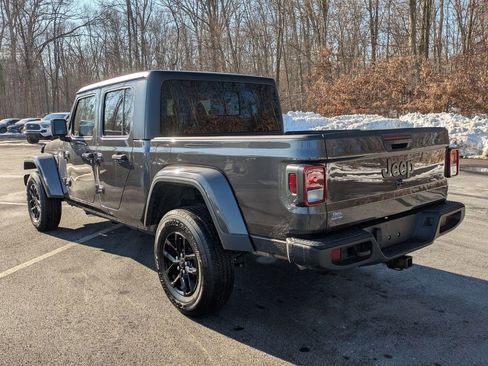 Used 2022 Jeep Gladiator Sport image 7