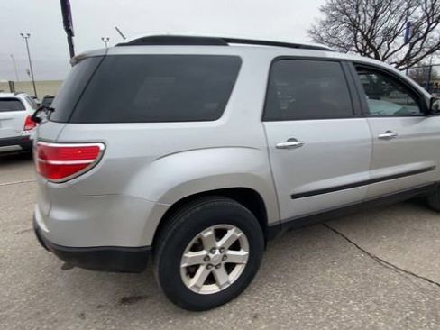 Used 2007 Saturn Outlook XE w/ Advanced Audio Pkg image 2