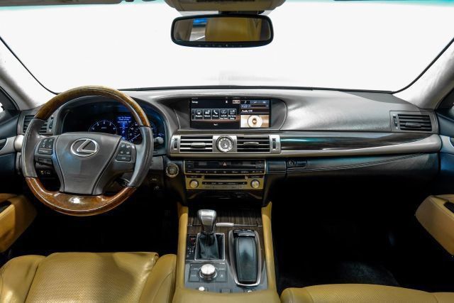 Used 2015 Lexus LS 460 w/ Comfort Package RWD image 21
