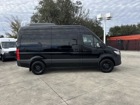 Used 2025 Mercedes-Benz Sprinter 2500 image 2