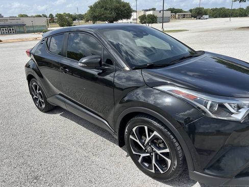 Used 2018 Toyota C-HR XLE FWD image 8