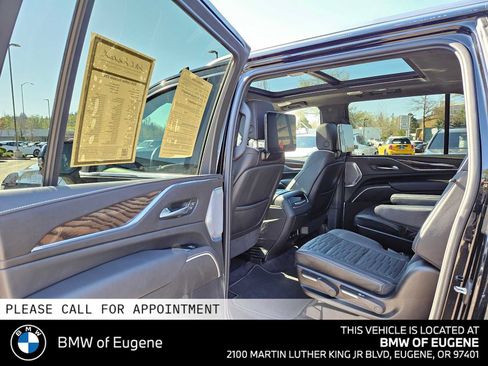 Used 2024 Cadillac Escalade ESV Premium Luxury Platinum AWD/4WD image 19