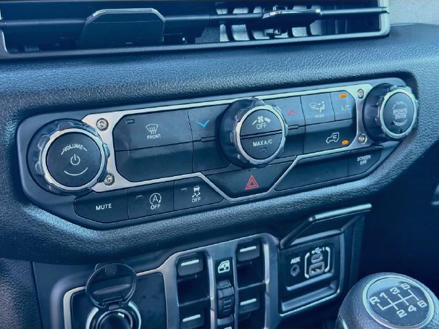 Used 2025 Jeep Wrangler Unlimited Sport AWD/4WD image 16