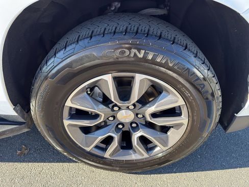 Used 2022 Chevrolet Suburban LT w/ Luxury Package image 36