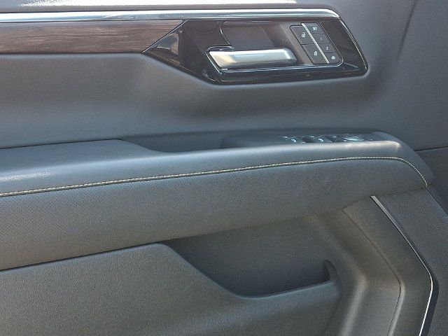 Used 2025 Chevrolet Tahoe Premier AWD/4WD image 22