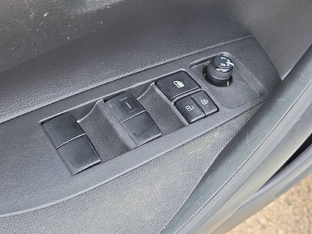 Used 2022 Toyota Corolla LE FWD image 13