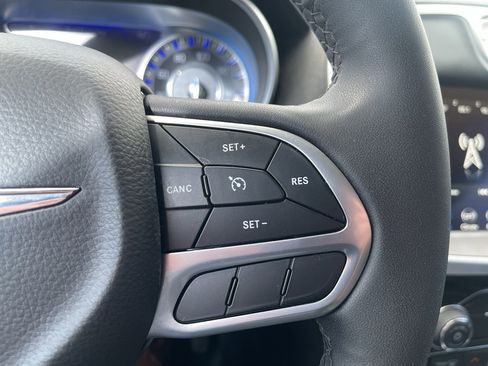 Used 2023 Chrysler 300 Touring image 22