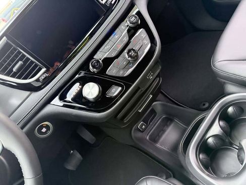 New 2026 Chrysler Pacifica Select image 22