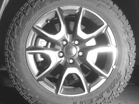 Used 2025 Jeep Compass Trailhawk image 12