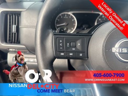 Used 2025 Nissan Pathfinder SL image 17