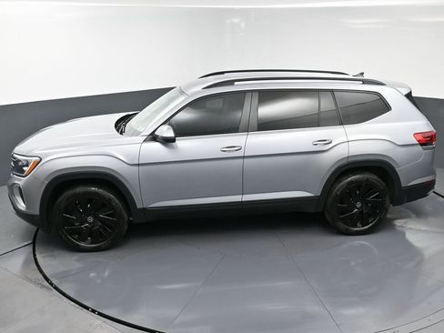 Used 2024 Volkswagen Atlas SE w/ Black Wheel Package image 46