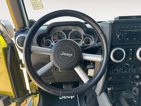 Used 2010 Jeep Wrangler Unlimited Sahara AWD/4WD image 12