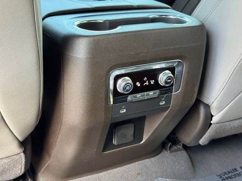 Used 2023 GMC Yukon SLT RWD image 41
