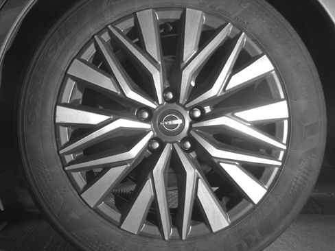 Used 2025 Nissan Altima 2.5 SV FWD image 14