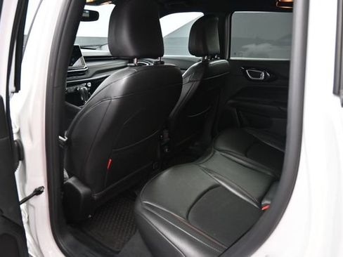 Used 2025 Jeep Compass Trailhawk AWD/4WD image 12