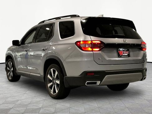 Certified 2023 Honda Pilot Touring image 4