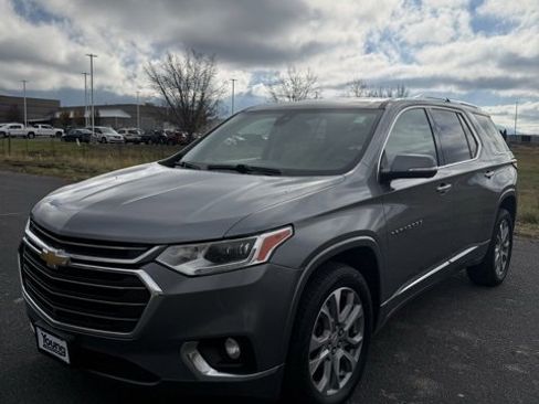 Used 2020 Chevrolet Traverse Premier image 2