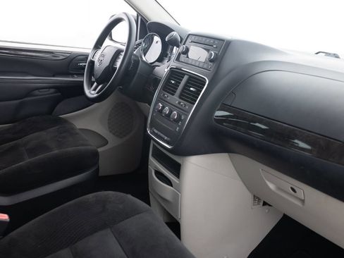Used 2016 Dodge Grand Caravan American Value Package FWD image 29