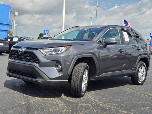 Used 2021 Toyota RAV4 XLE w/ XLE Grade Weather Package AWD/4WD image 4