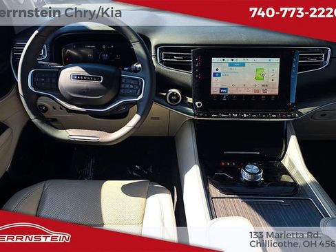 Used 2024 Jeep Wagoneer L Series II w/ Flexible Seating Group AWD/4WD image 6