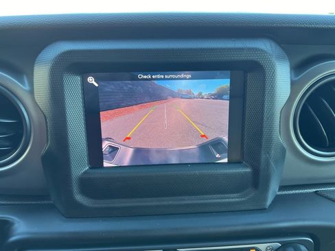 Used 2022 Jeep Gladiator Sport image 17