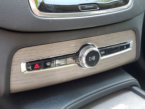 Certified 2023 Volvo XC90 B6 Ultimate w/ Protection Package Premier image 25