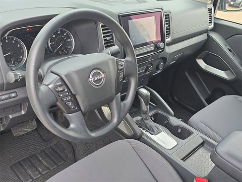 Used 2022 Nissan Frontier SV image 15