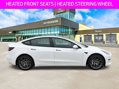 Used 2023 Tesla Model 3 Standard Range image 4