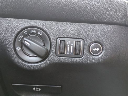 Used 2015 Dodge Challenger SRT Hellcat image 22