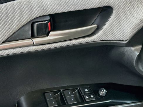 Used 2025 Toyota Camry SE w/ Convenience Package FWD image 15