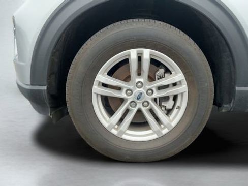 Used 2023 Ford Explorer XLT w/ Equipment Group 202A AWD/4WD image 24