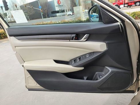 Used 2018 Honda Accord EX image 27