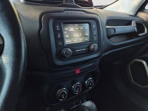 Used 2017 Jeep Renegade Latitude AWD/4WD image 11