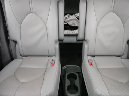 Used 2023 Toyota Highlander Limited image 13