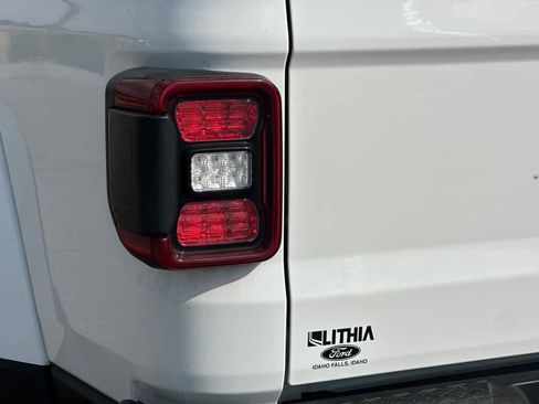 Used 2020 Jeep Gladiator Overland AWD/4WD image 27