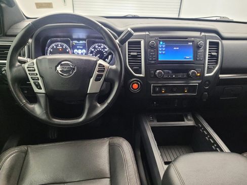 Used 2018 Nissan Titan SV w/ SV Convenience Package image 22
