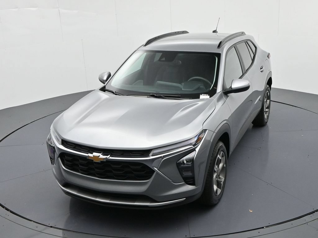 Used 2025 Chevrolet Trax LT FWD image 17