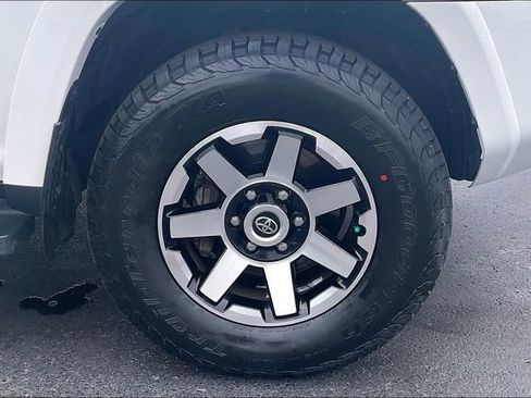Used 2023 Toyota 4Runner TRD Off-Road Premium w/ Moonroof Package AWD/4WD image 9