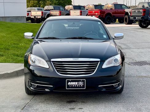 Used 2011 Chrysler 200 Limited FWD image 10
