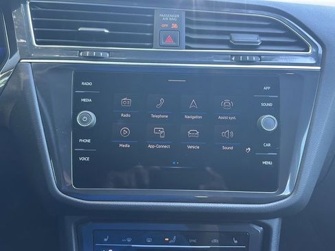 Used 2023 Volkswagen Tiguan SE FWD image 17