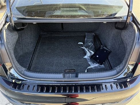 Certified 2024 Volkswagen Jetta SE w/ Panoramic Sunroof Package image 27