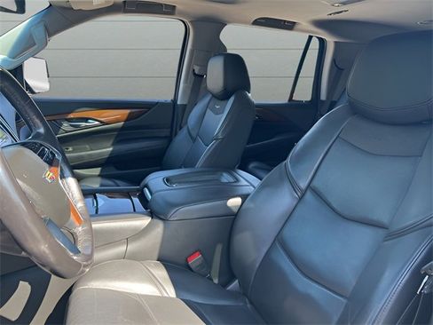 Used 2020 Cadillac Escalade Luxury w/ Escalade Sport Edition image 9