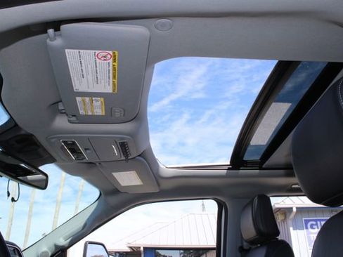 Used 2023 Ford F450 Lariat image 27