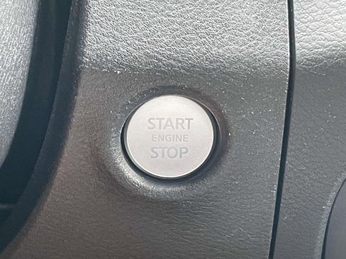 Used 2022 Nissan Frontier SV AWD/4WD image 24