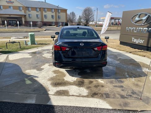 Used 2024 Nissan Altima 2.5 SV image 4